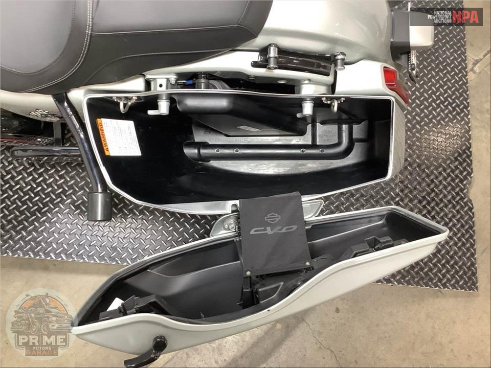 2025 Harley-Davidson FLTRXSTSE CVO ROAD GLIDE ST — фото 16