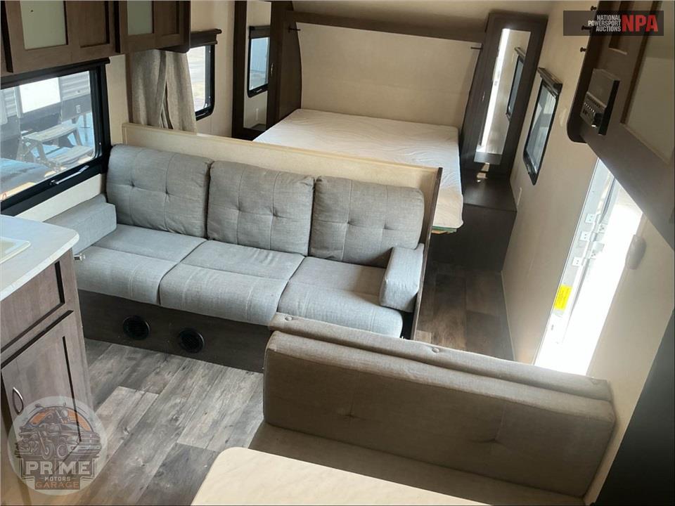 2018 Wildwood By Forest River M-261BHXL X-LITE SERIES — фото 7