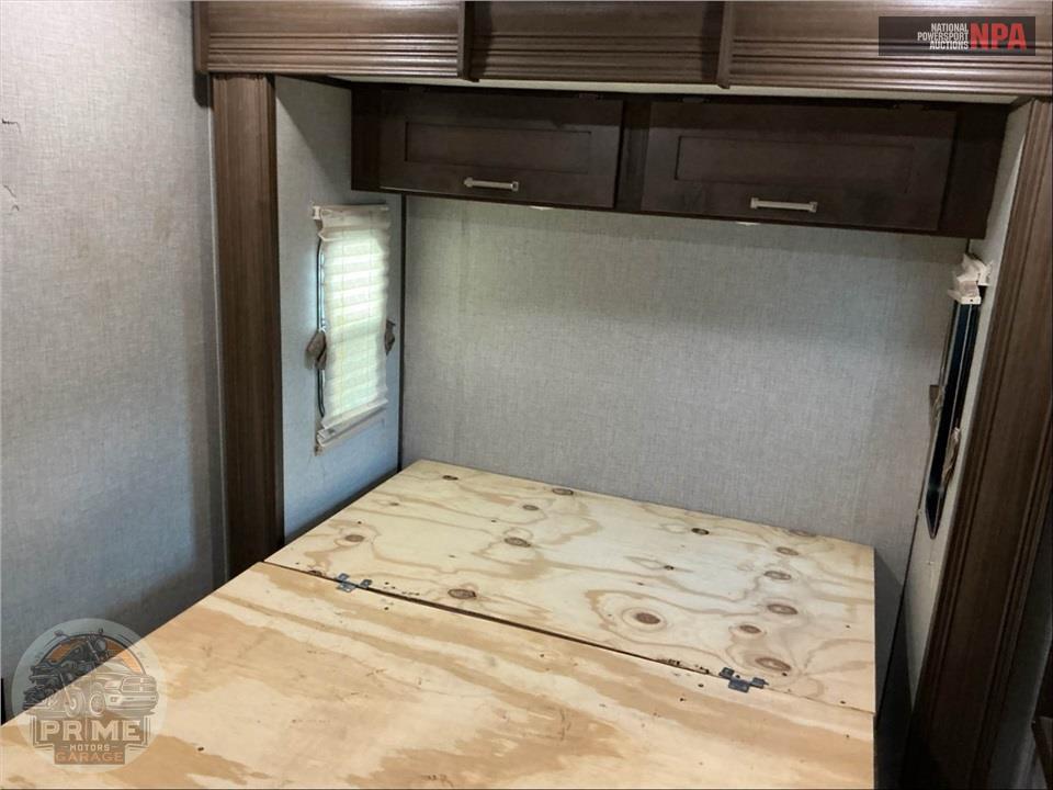 2019 Keystone Rv M-330 RL - LAREDO SERIES — фото 15