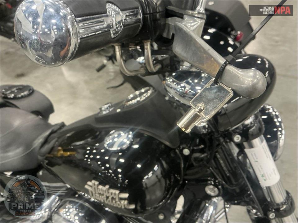 2016 Harley-Davidson FXDB STREET BOB — фото 16