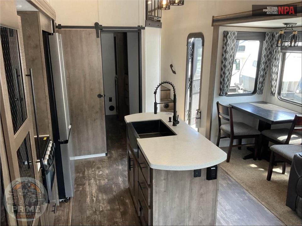 2022 Sabre By Forest River M-36BHQ - FIFTH WHEEL SERIES — фото 6