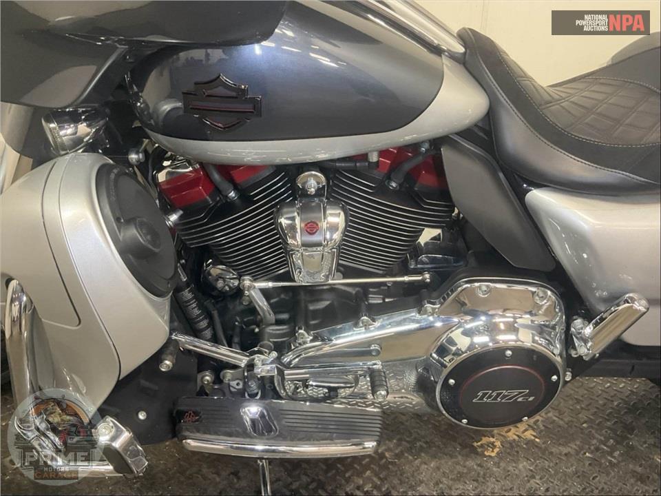 2019 Harley-Davidson FLHXSE CVO STREET GLIDE — фото 6