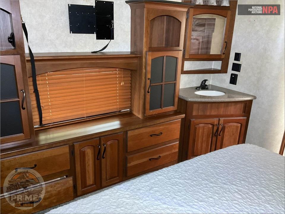 2013 Keystone Rv M-3582RL MONTANA HICKORY FIFTH WHEEL SERIES — фото 13
