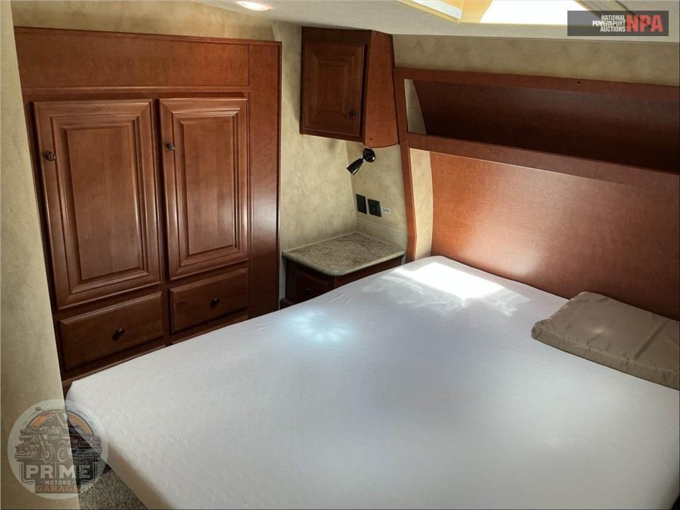 2015 Arctic Fox M-27-5L - SILVER FOX EDITION FIFTH WHEEL SERIES — фото 11