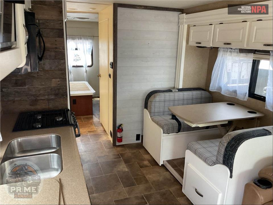 2016 Thor Motor Coach M-31L E450-V10 - CHATEAU SERIES — фото 6