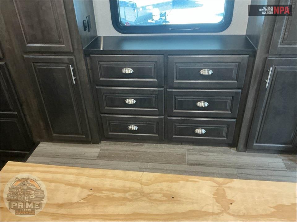 2020 Cardinal By Forest River M-370FLX - LUXURY FIFTH WHEEL SERIES — фото 12