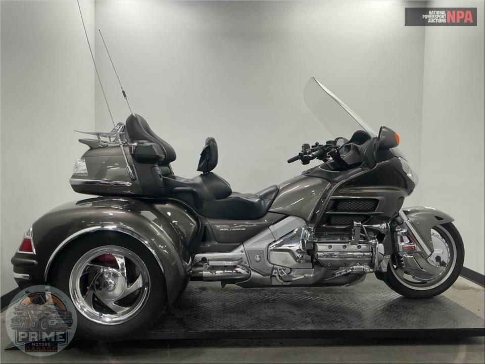 2010 Honda GL1800HPMA GOLDWING — фото 1