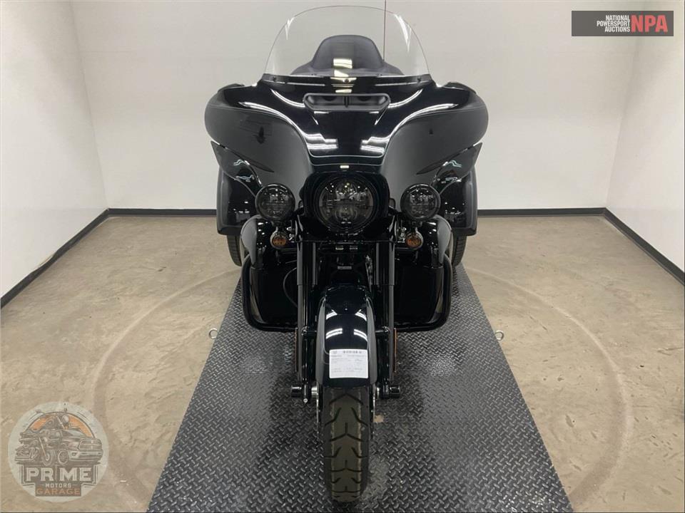 2025 Harley-Davidson FLHTCUTG TRI GLIDE ULTRA CLASSIC — фото 2