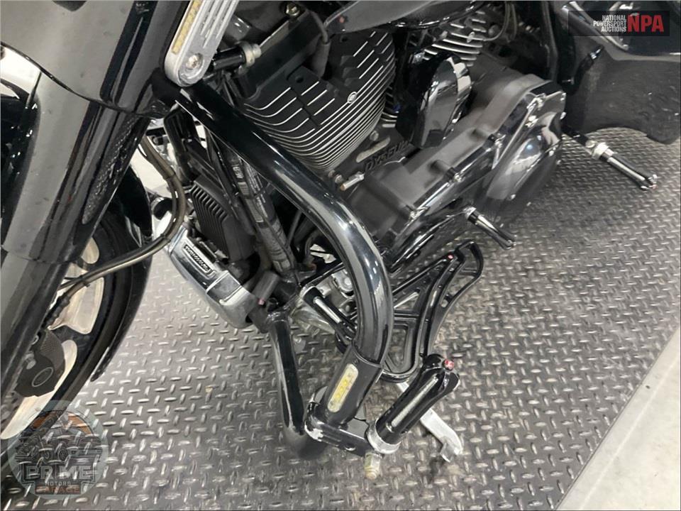 2016 Harley-Davidson FLHXSE CVO STREET GLIDE SPECIAL — фото 18