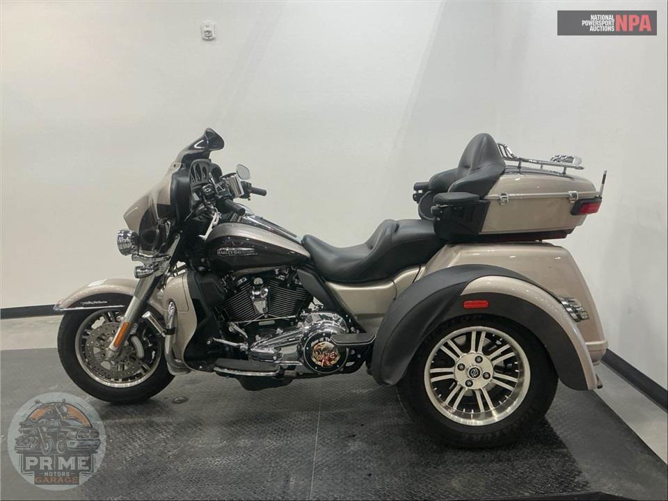2018 Harley-Davidson FLHTCUTG TRI GLIDE ULTRA — фото 3