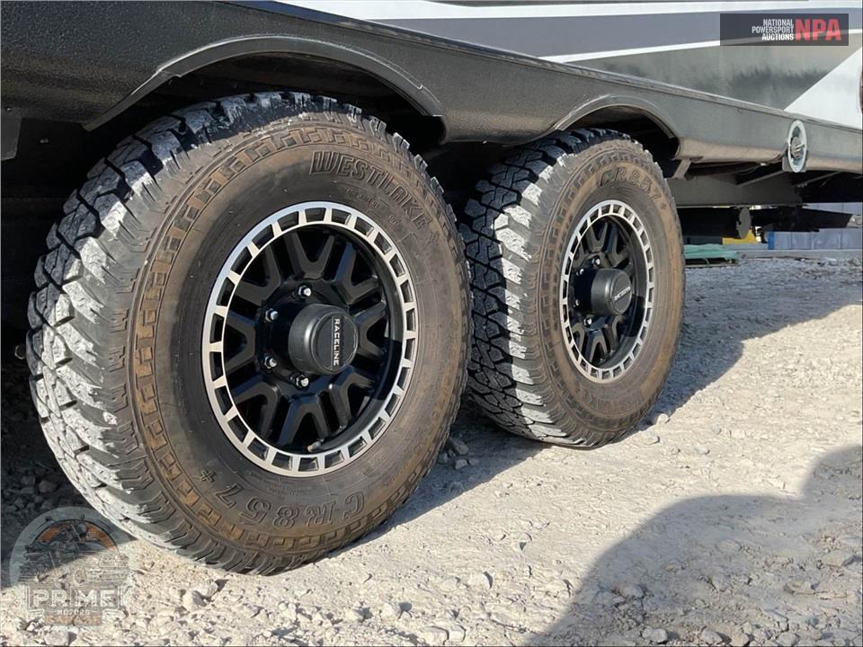 2023 Genesis Supreme M-240SS - GENESIS LIMITED TOY HAULER SERIES — фото 22