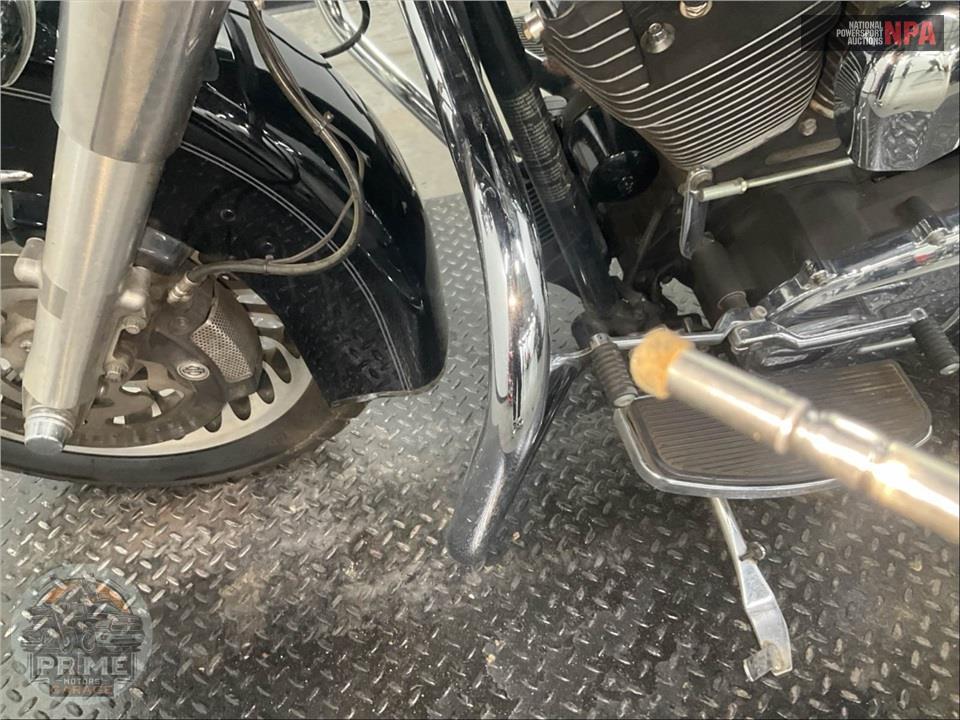 2010 Harley-Davidson FLHTCU ULTRA CLASSIC ELECTRA GLIDE — фото 15