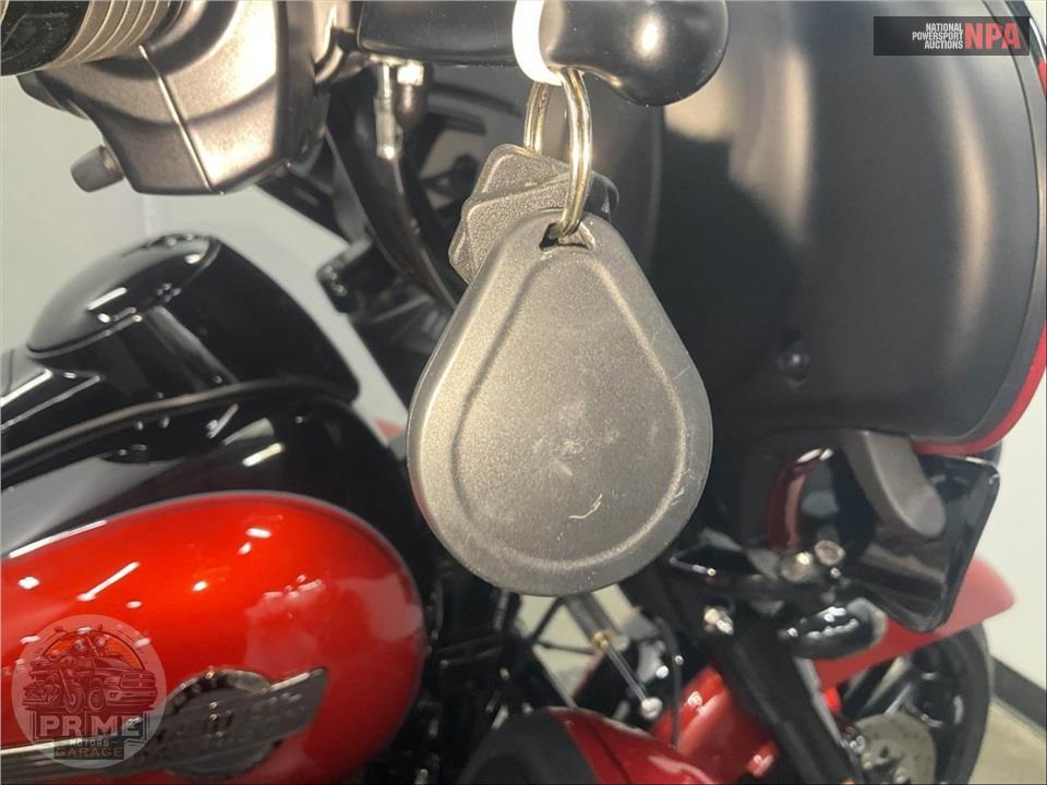 2025 Harley-Davidson FLHTCUTG TRI GLIDE ULTRA CLASSIC — фото 10