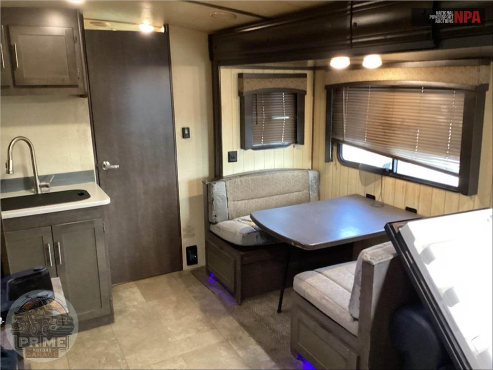 2019 Crossroads Rv M-253 RB - SUNSET TRAIL SUPER LITE SERIES — фото 9