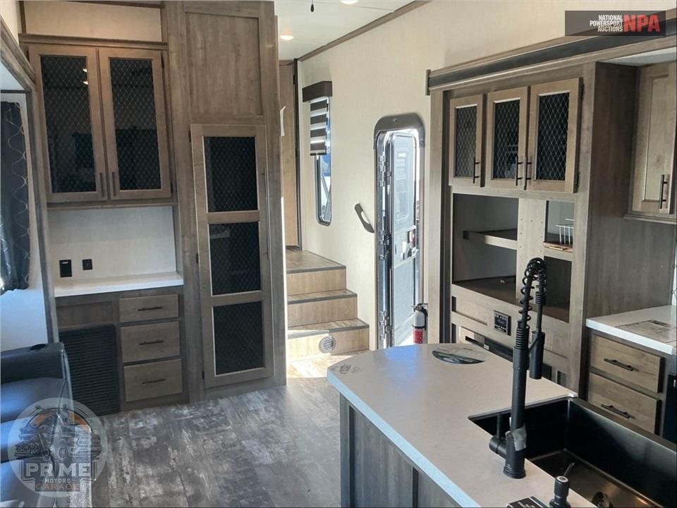 2022 Sabre By Forest River M-38DBQ - FIFTH WHEEL SERIES — фото 9