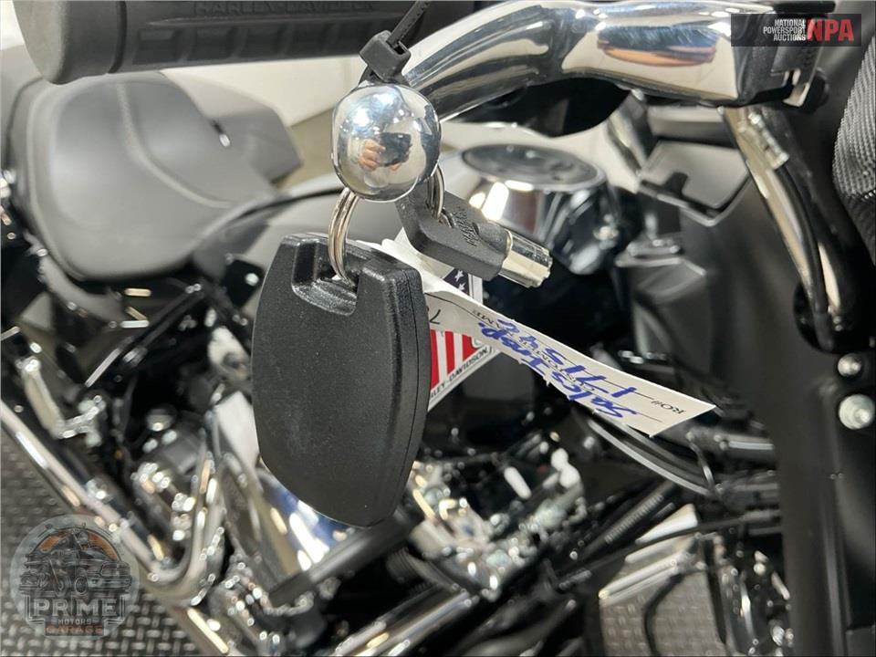 2025 Harley-Davidson FLHX STREET GLIDE — фото 11