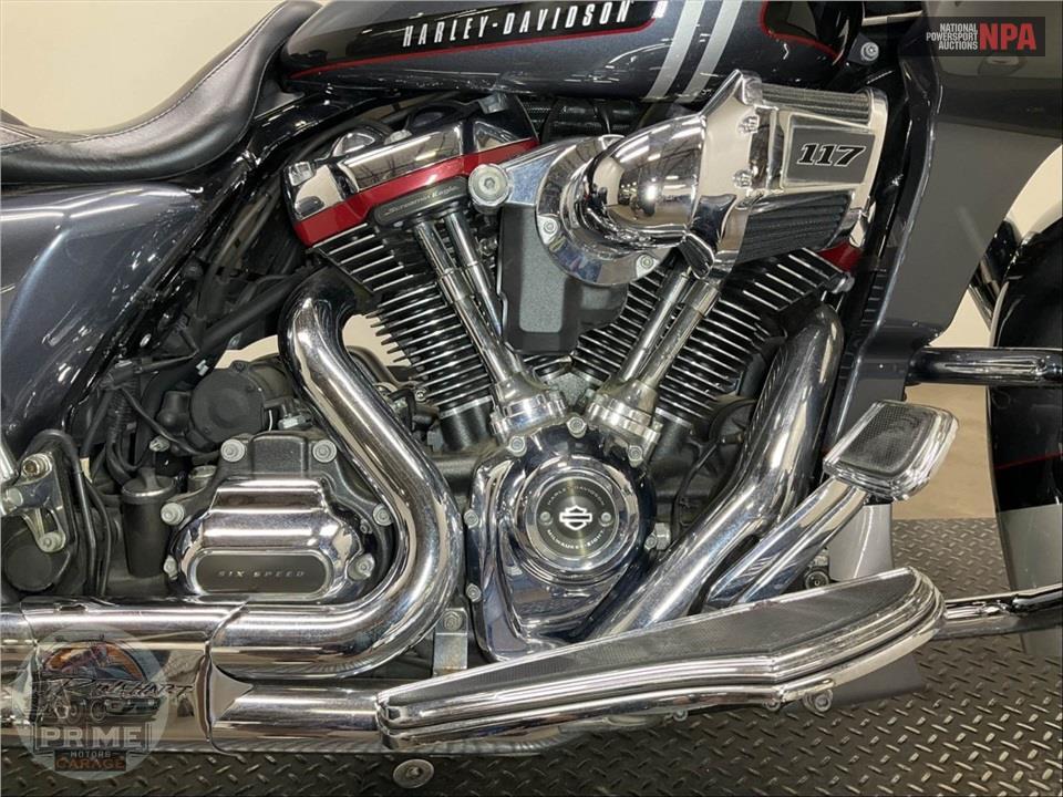 2019 Harley-Davidson FLTRXSE CVO ROAD GLIDE — фото 6