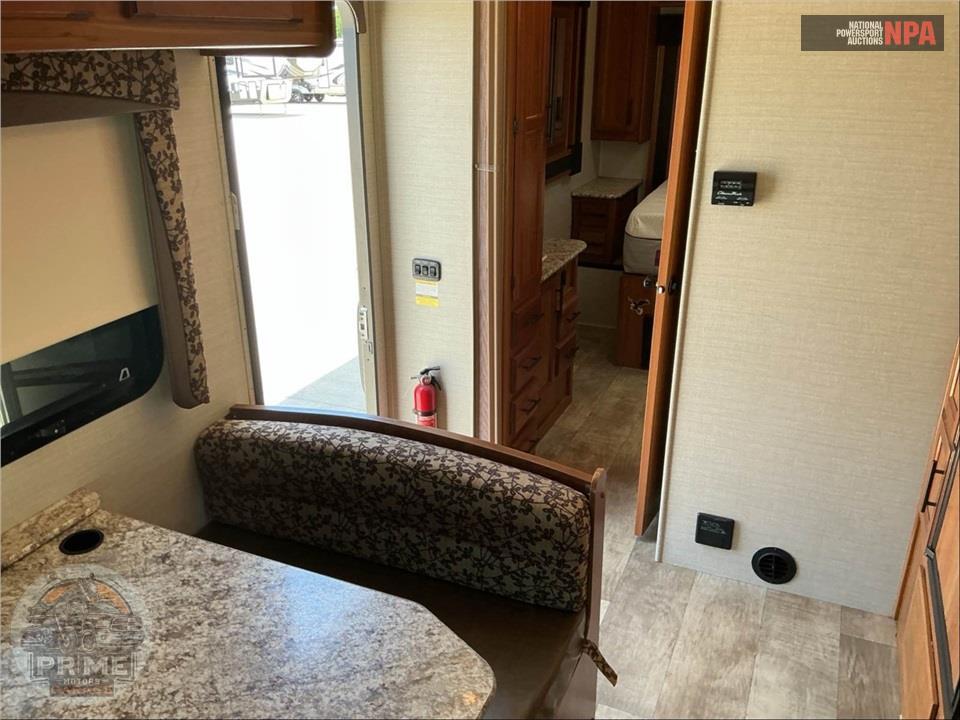 2017 Jayco M-23 XM FORD E450 - REDHAWK SERIES — фото 10