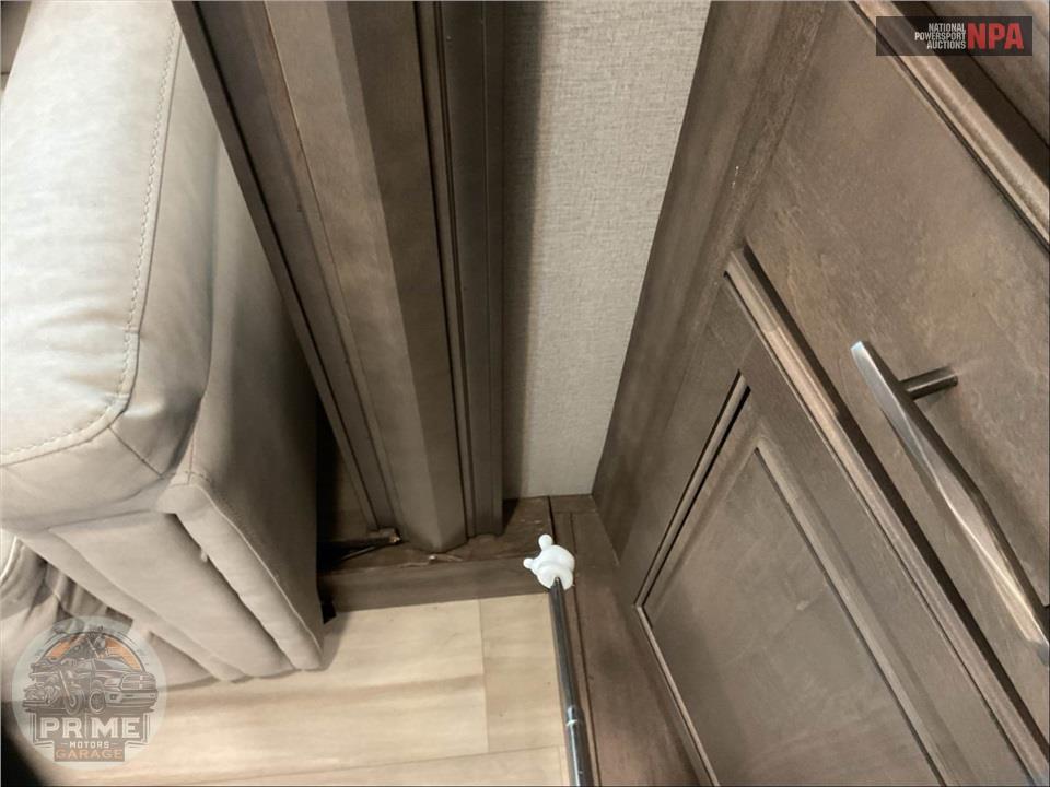 2022 Grand Design Recreational Vehicles M-380FL - SOLITUDE FIFTH WHEEL SERIES — фото 23