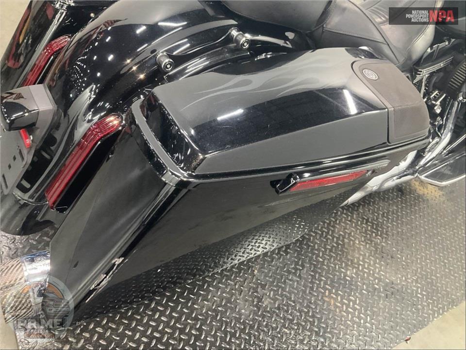 2016 Harley-Davidson FLHXSE CVO STREET GLIDE SPECIAL — фото 24