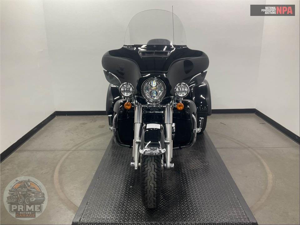 2024 Harley-Davidson FLHTCUTG TRI GLIDE ULTRA CLASSIC — фото 2