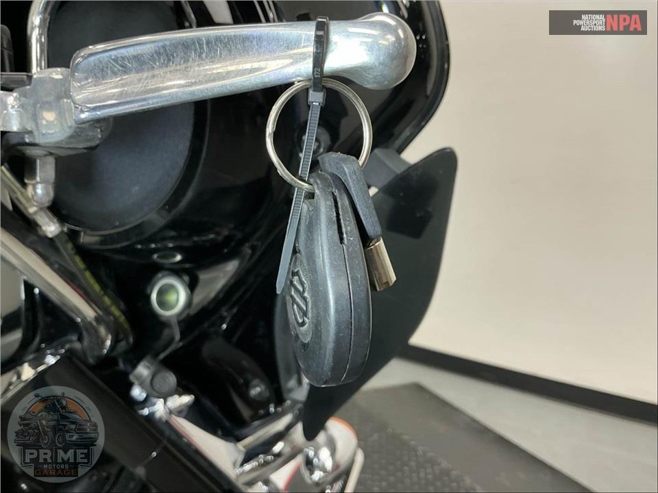 2015 Harley-Davidson FLHTK ELECTRA GLIDE ULTRA LIMITED — фото 13