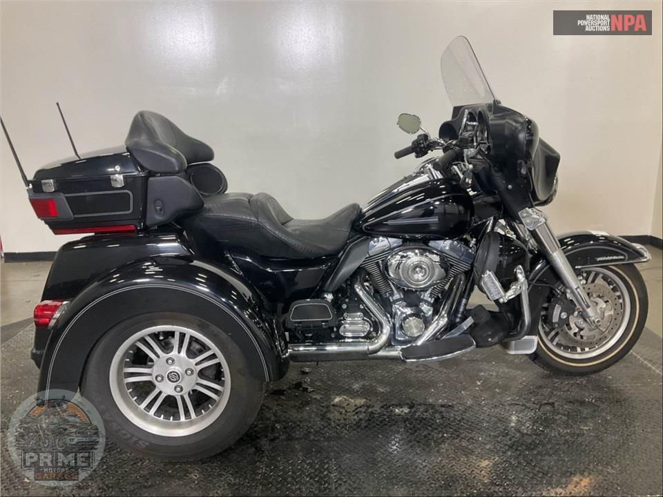 2013 Harley-Davidson FLHTCUTG TRIGLIDE UL CLSC — фото 1