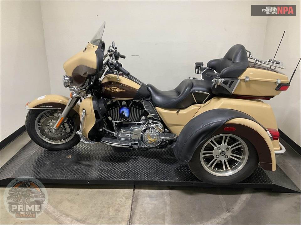 2014 Harley-Davidson FLHTCUTG TRIGLIDE ULTRA CLASSIC — фото 3