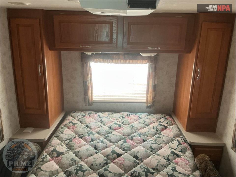 2004 Coachmen M-340 MBS-FORD (**) LIBERTY OLD GLORY SERIES — фото 17