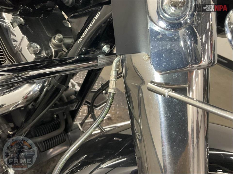2016 Harley-Davidson FLHTCU ULTRA CLASSIC ELECTRA GLIDE — фото 31