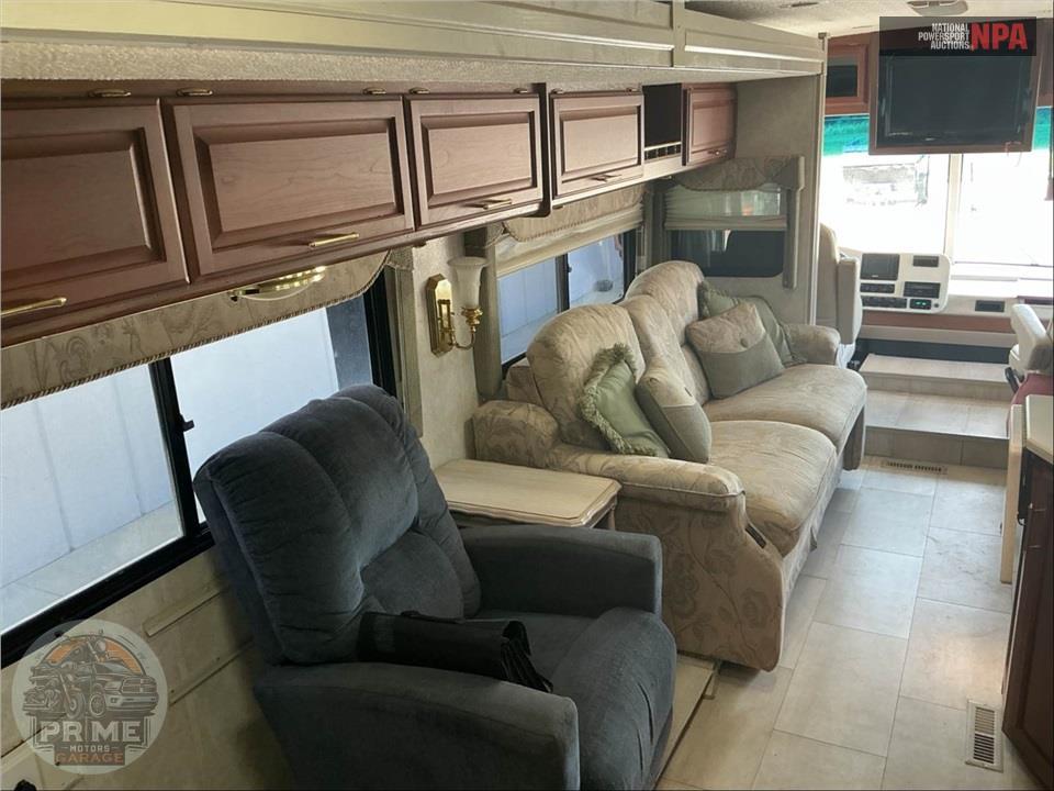 2004 Winnebago M-38G-Ford (**) Adventurer Series — фото 9
