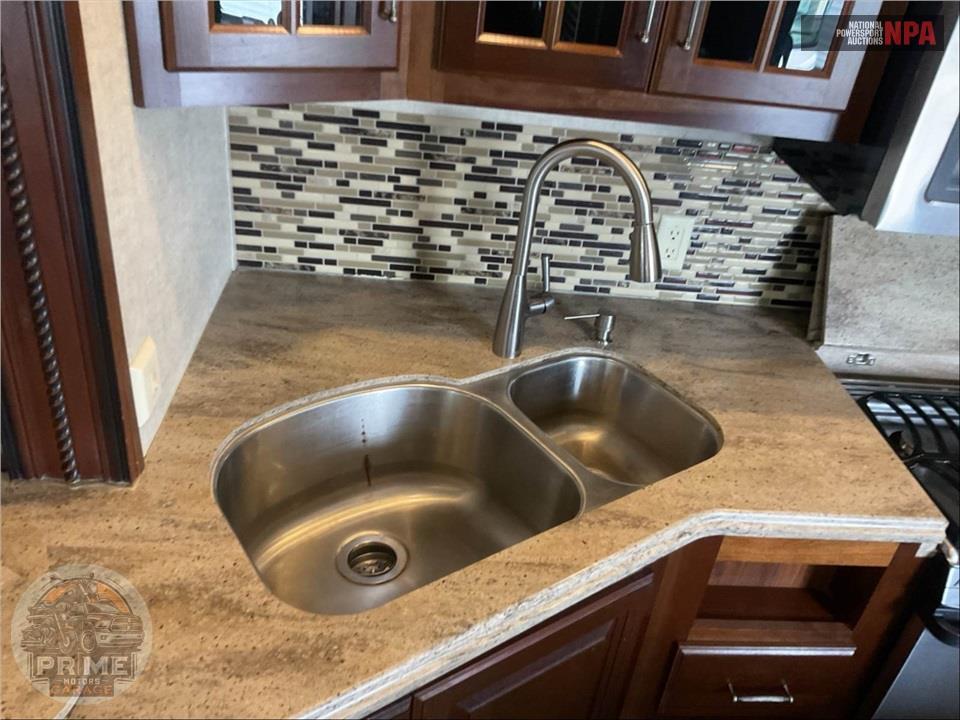 2015 Keystone Rv M-3535 RE - ALPINE FIFTH WHEEL SERIES — фото 19