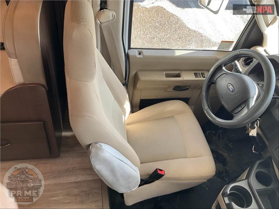 2019 Thor Motor Coach M-28Z E450-V10 - FOUR WINDS SERIES — фото 13