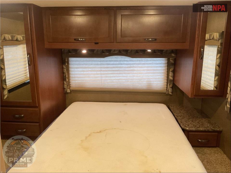 2016 Thor Motor Coach M-28Z E450-V10 - CHATEAU SERIES — фото 25