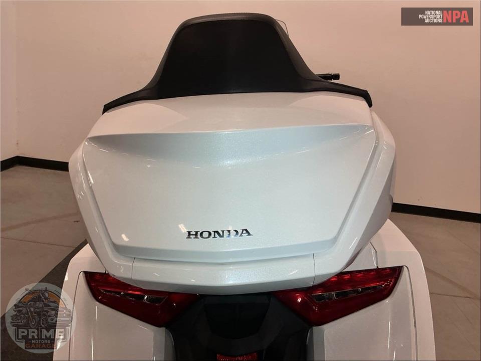 2018 Honda GL1800 GOLDWING TOUR (WHITE) — фото 21
