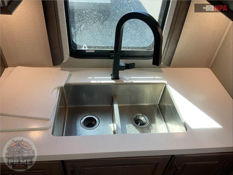 2022 Grand Design Recreational Vehicles M-390RK - SOLITUDE FIFTH WHEEL SERIES — фото 19
