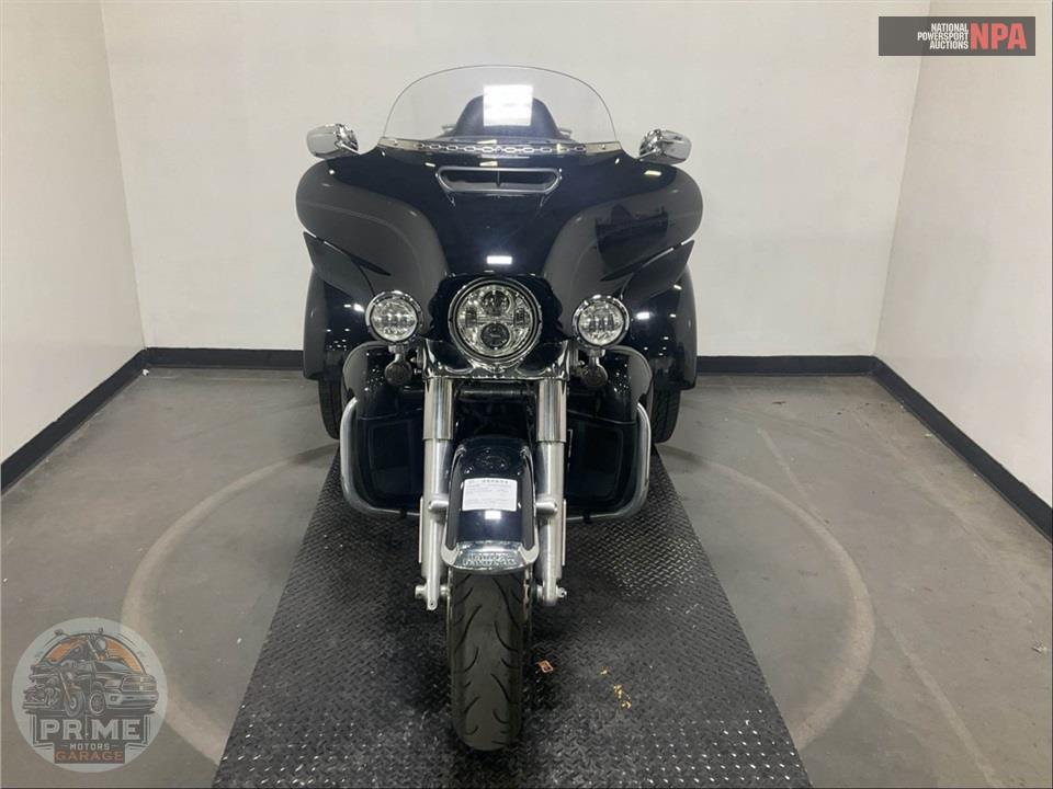 2021 Harley-Davidson FLHTCUTG TRI GLIDE ULTRA CLASSIC — фото 2