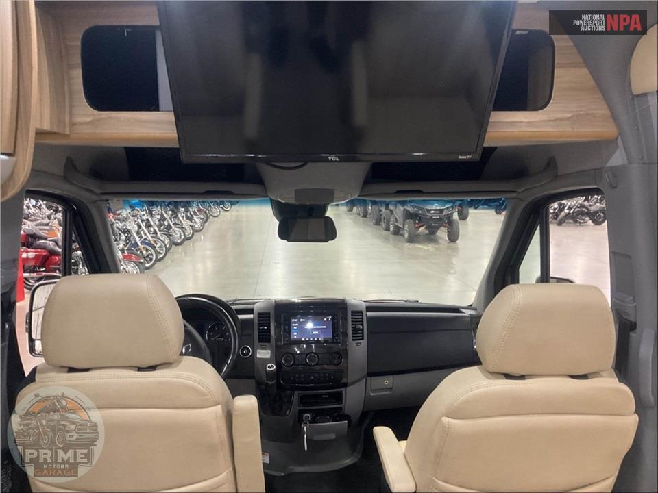 2018 Airstream EXT LOUNGE TOMMY BAHAMA - INTERSTATE SERIES — фото 13