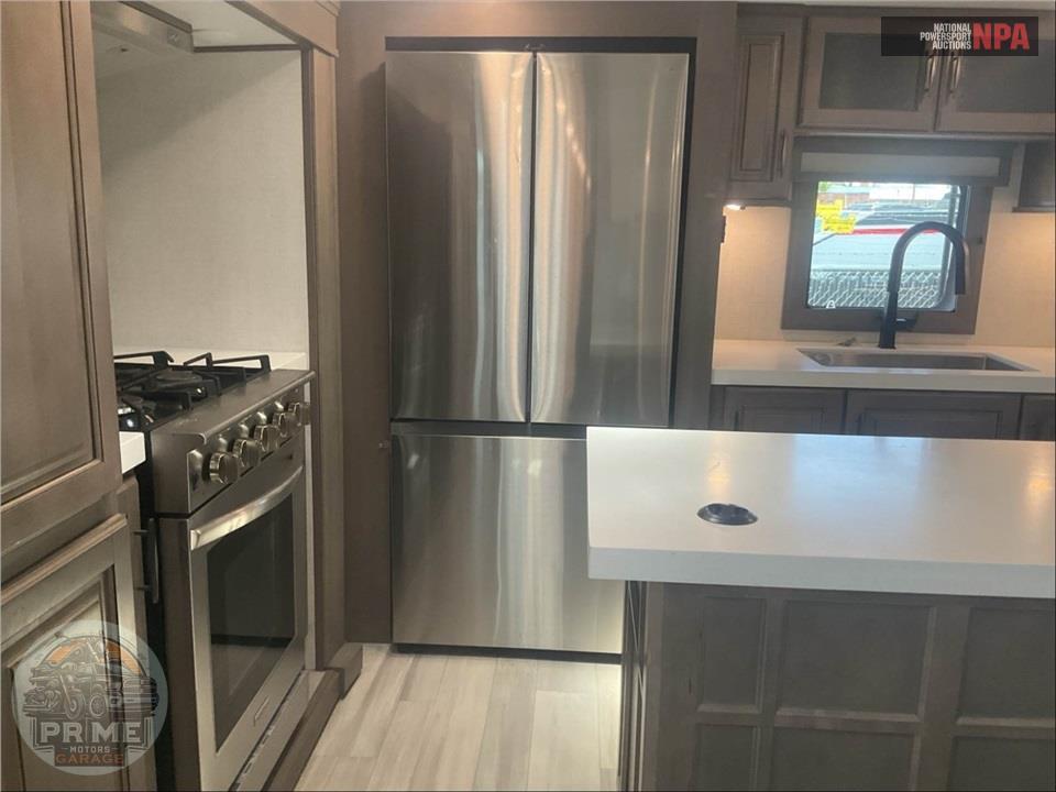 2023 Grand Design Recreational Vehicles M-390RK - SOLITUDE FIFTH WHEEL SERIES — фото 18