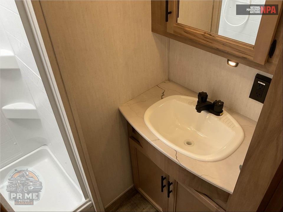 2023 Cherokee By Forest River M-3660SUITE - ARCTIC WOLF FIFTH WHEEL SERIES — фото 15