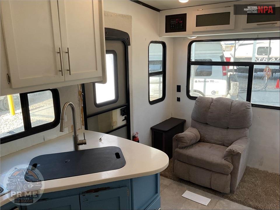 2018 Crossroads Rv M-25 RL - CRUISER AIRE FIFTH WHEEL SERIES — фото 7