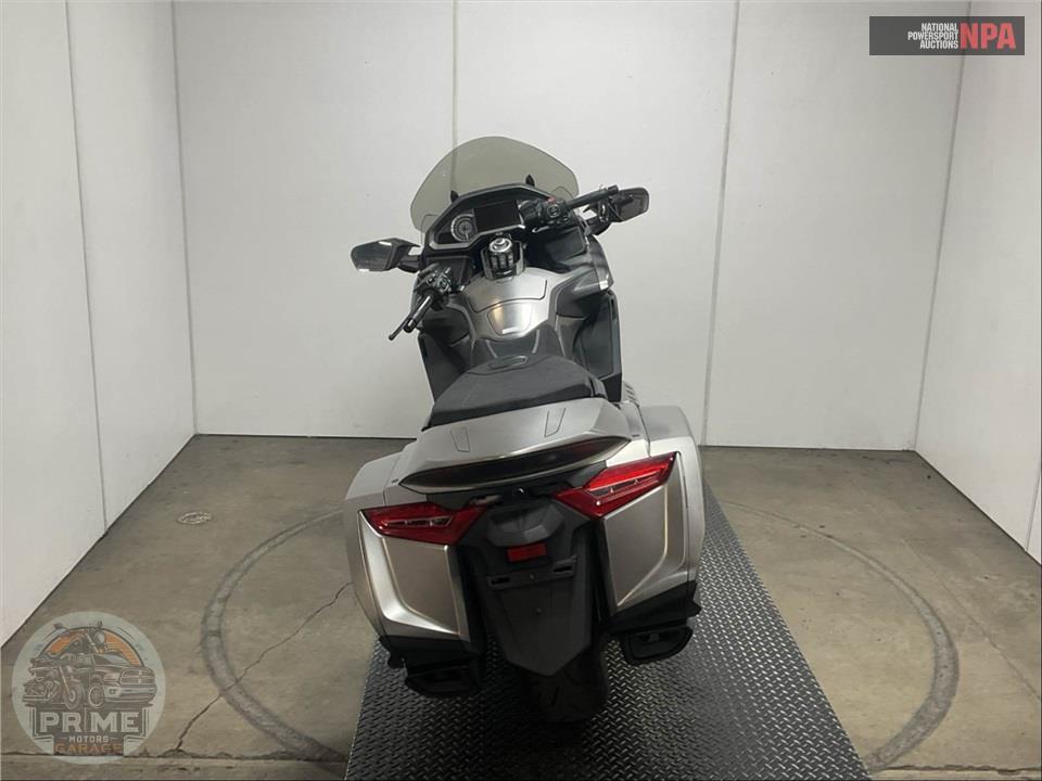2018 Honda GL1800B GOLDWING (SILVER) — фото 4