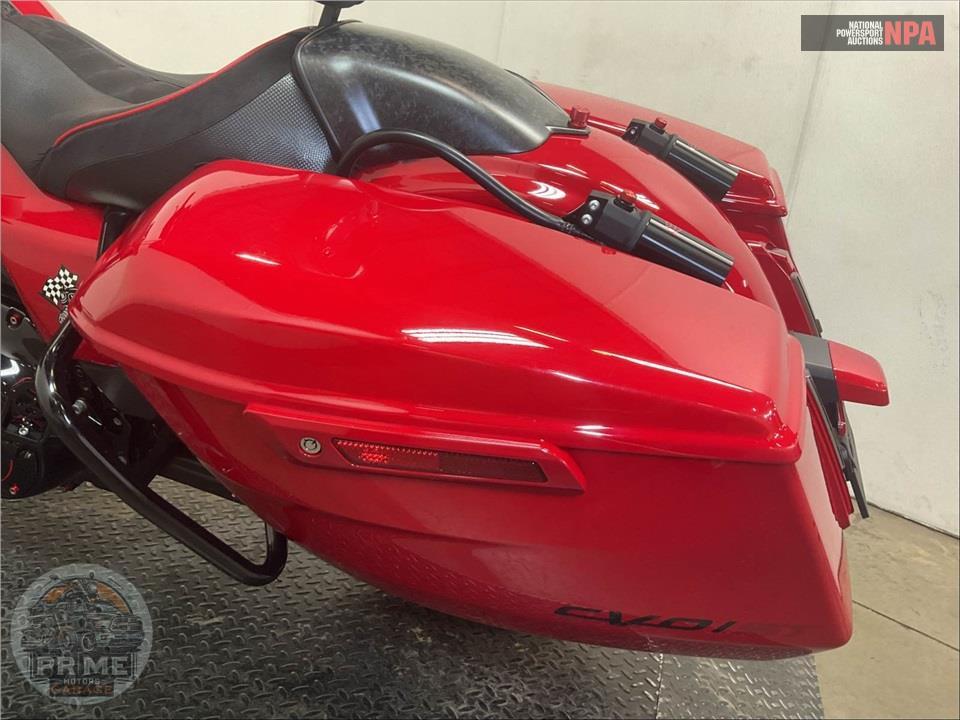 2025 Harley-Davidson FLTRXSTSE CVO ROAD GLIDE ST — фото 19