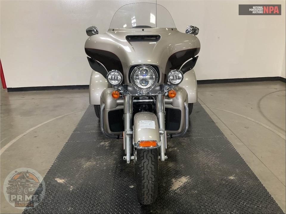 2018 Harley-Davidson FLHTCUTG TRI GLIDE ULTRA — фото 2