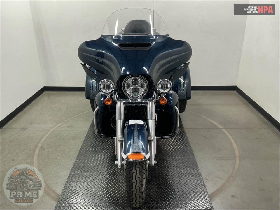 2016 Harley-Davidson FLHTCUTG TRIGLIDE ULTRA CLASSIC — фото 2