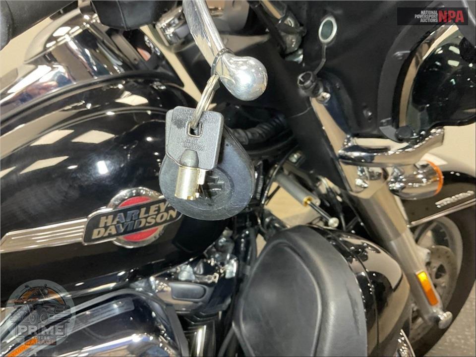 2023 Harley-Davidson FLHTCUTG TRI GLIDE ULTRA CLASSIC — фото 11