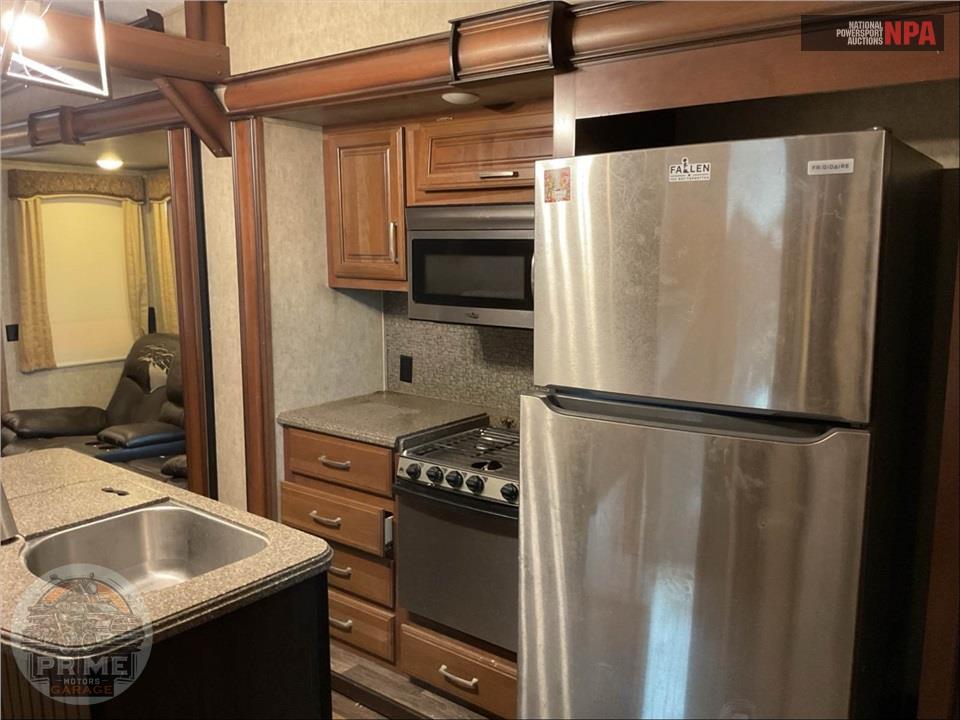 2017 Keystone Rv M-3661 RL MONTANA FIFTH WHEEL SERIES — фото 6
