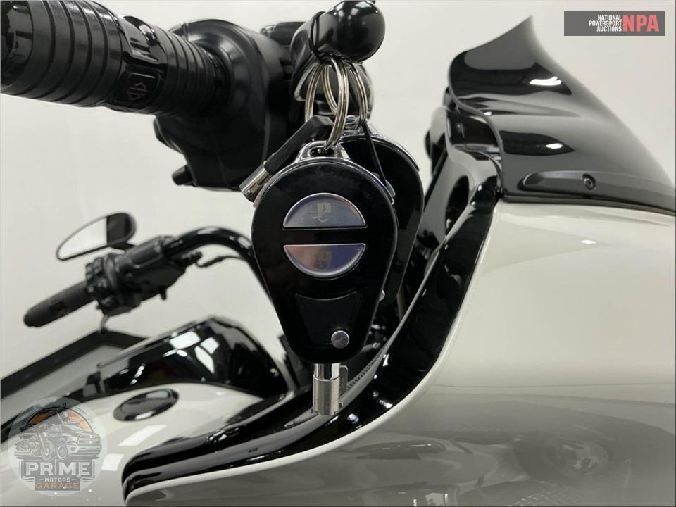 2020 Harley-Davidson FLTRXSE CVO ROAD GLIDE — фото 11