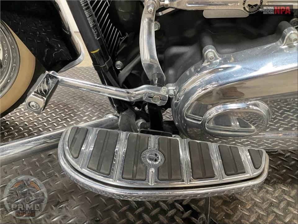 2019 Harley-Davidson FLDE DELUXE — фото 18