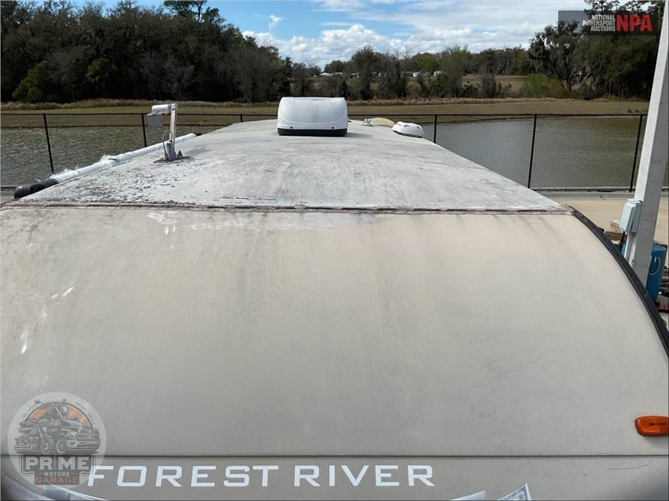 2017 Wildwood By Forest River M-261BHXL - X-LITE SERIES — фото 31